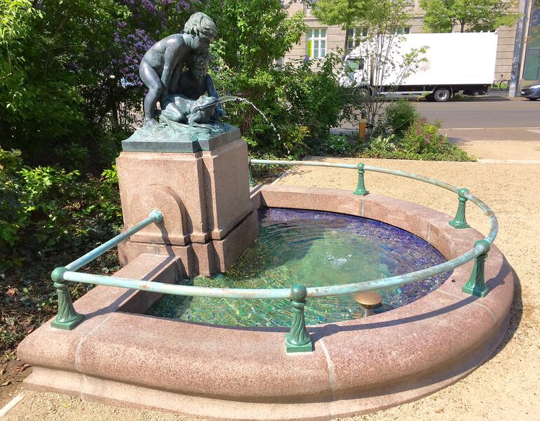 Datei:Froschbrunnen2018.jpg